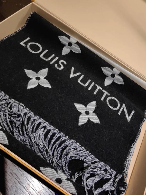 Louis Vuitton Scarf LVC00496